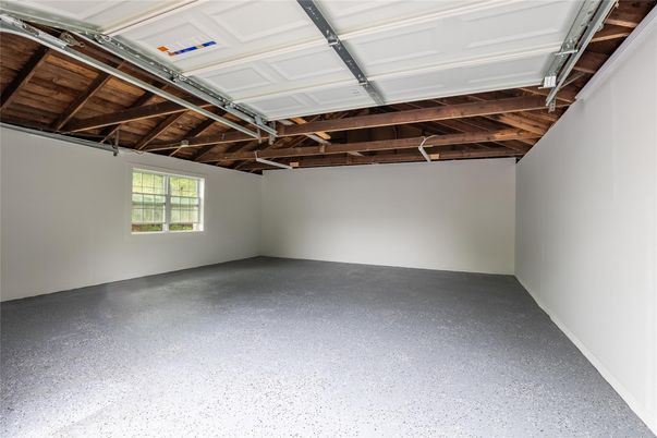 Empty room, Garage, Interior, Wooden Beams, Wooden Ceilings