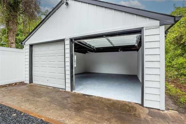 Detached Garage, Exterior