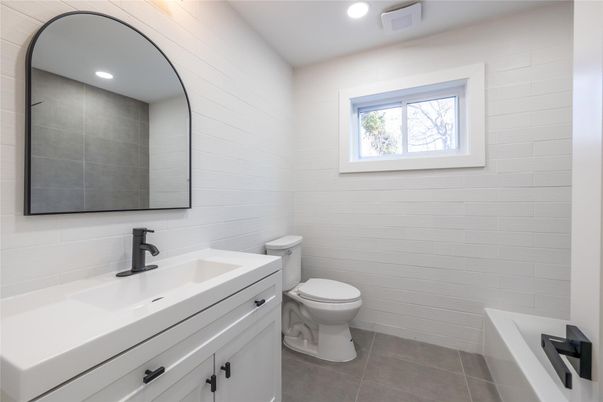 Bathroom, Interior, Recessed Lighting