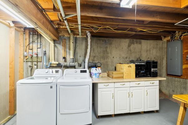 Interior, Washer, Wooden Beams