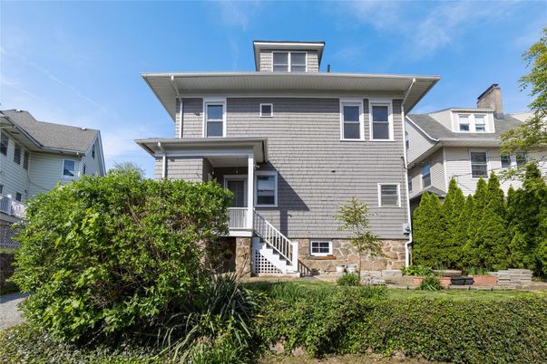 Exterior, Facade, American Foursquare