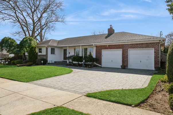 Attached, Exterior, Facade, Brick Facade, Ranch