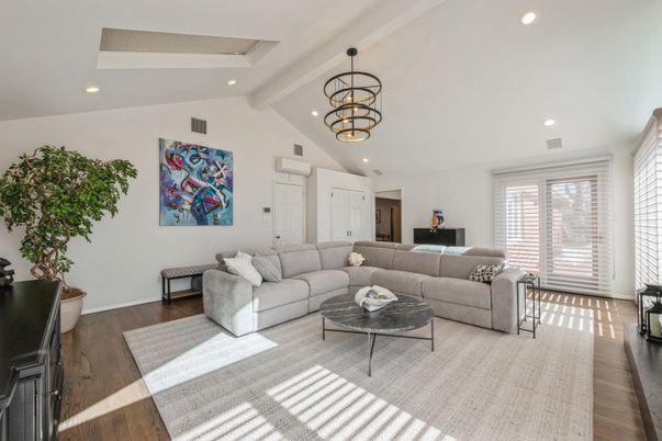 Interior, Living room, Pendant Lights, Recessed Lighting, Wood Texture Flooring
