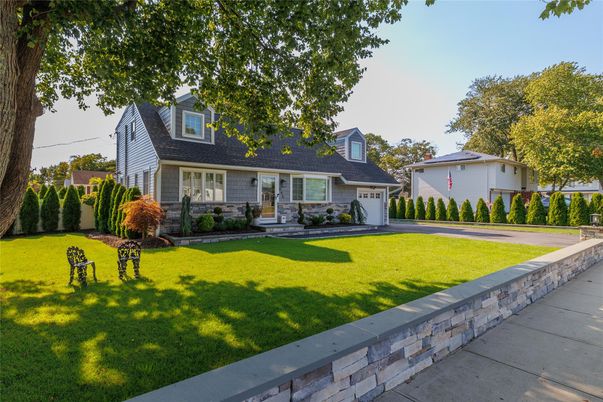 Attached, Exterior, Facade, Cape Cod