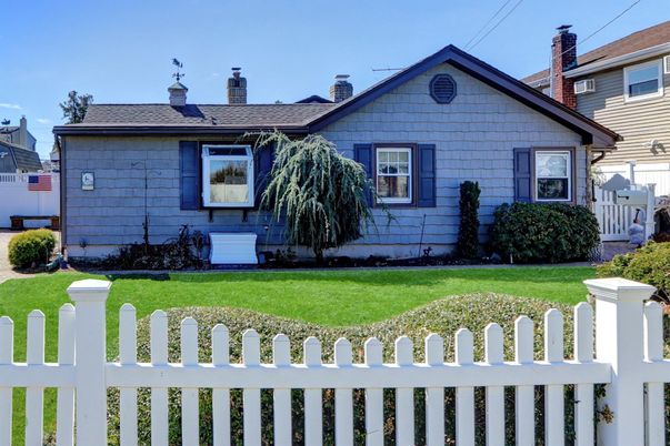 Backyard, Exterior, Facade, Cape Cod