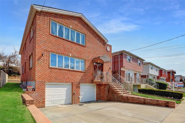 Attached, Exterior, Facade, Brick Facade, Rowhouse