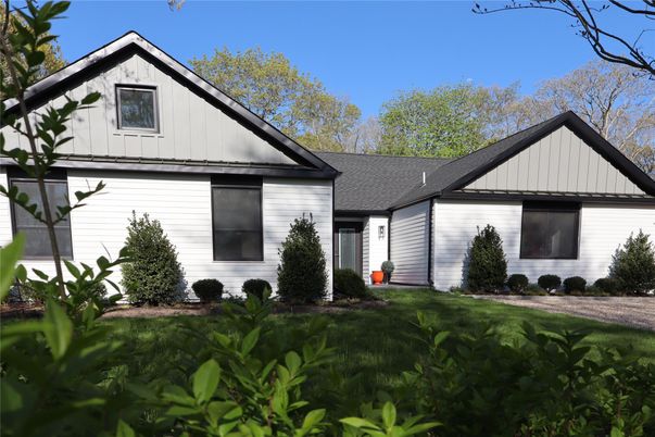 Exterior, Facade, Farmhouse
