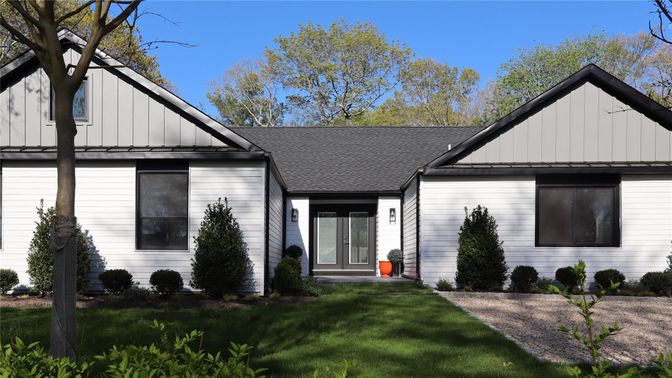 Exterior, Facade, Farmhouse
