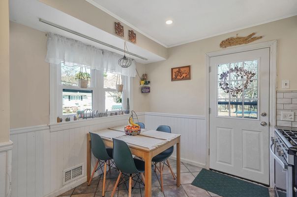 Dining room, Interior, Recessed Lighting
