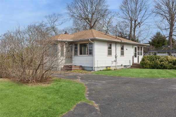 Backyard, Exterior, Facade, Ranch