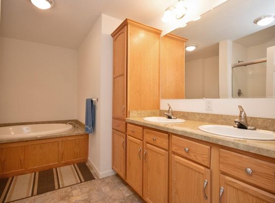 Bathroom, Dual Sink Vanities, Interior, Recessed Lighting