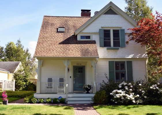 Exterior, Facade, Farmhouse