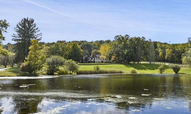 Exterior, Lake