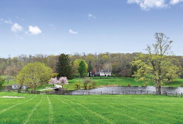 Exterior, Lake