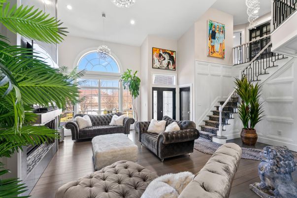 Interior, Living room, Piano, Recessed Lighting, Wood Texture Flooring