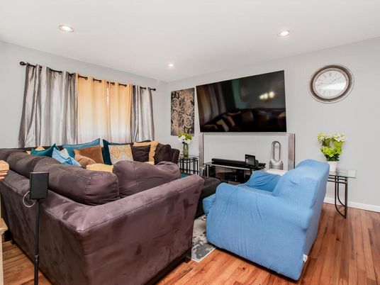 Interior, Living room, Recessed Lighting, Wood Texture Flooring