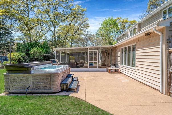 Exterior, Hot Tub