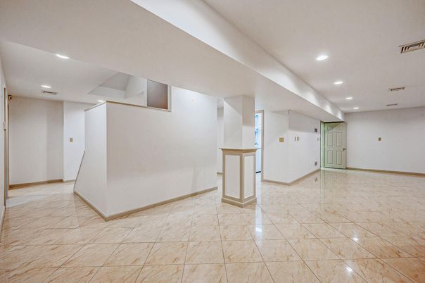 Empty room, Interior, Recessed Lighting