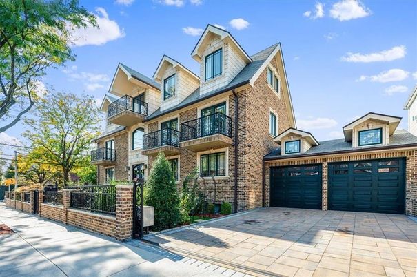 Attached, Exterior, Facade, Brick Facade, Rowhouse