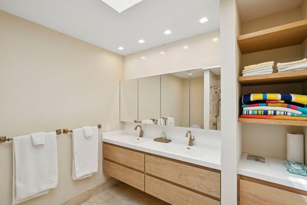 Bathroom, Dual Sink Vanities, Interior, Recessed Lighting