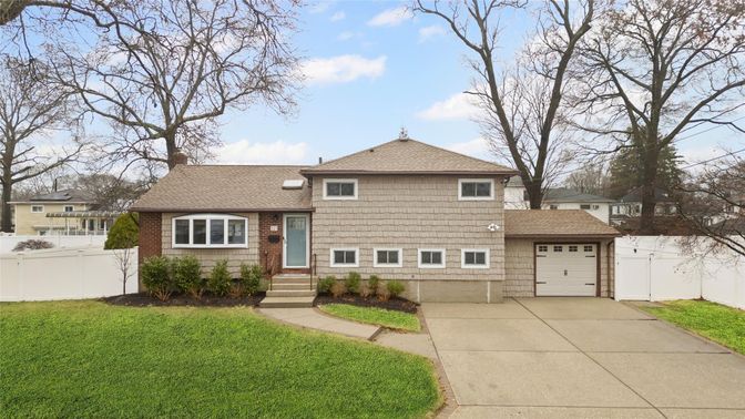 Attached, Exterior, Facade, Brick Facade, Split Level