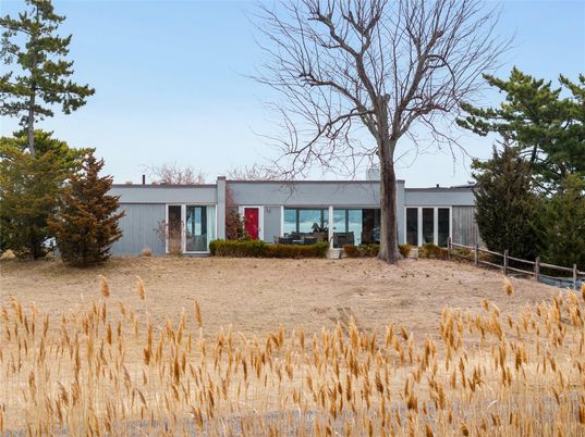 Backyard, Exterior, Facade, Modern