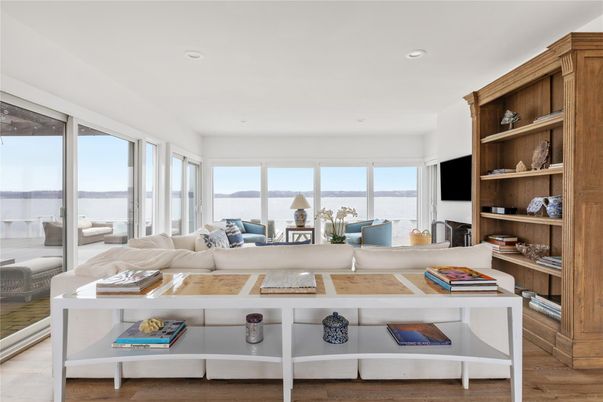 Interior, Living room, Recessed Lighting, Water, Wood Texture Flooring