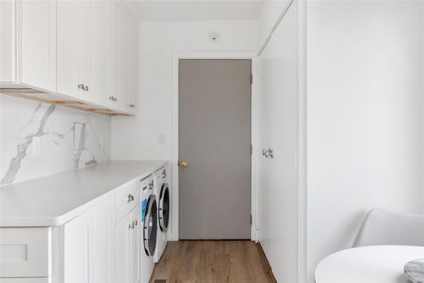 Interior, Washer, Wood Texture Flooring
