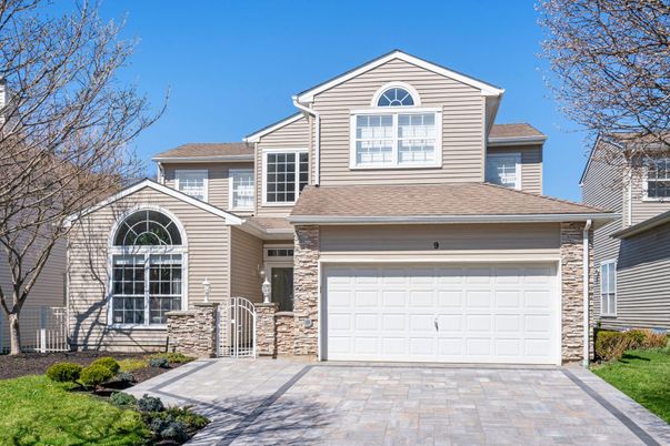 Attached, Exterior, Facade, Brick Traditional