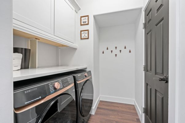 Interior, Utility Closets, Washer, Wood Texture Flooring
