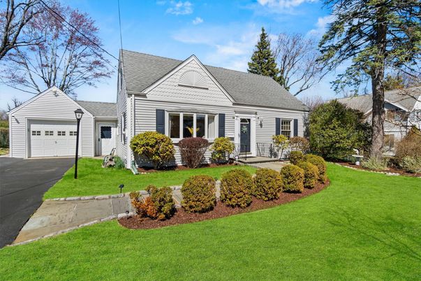 Attached, Exterior, Facade, Cape Cod