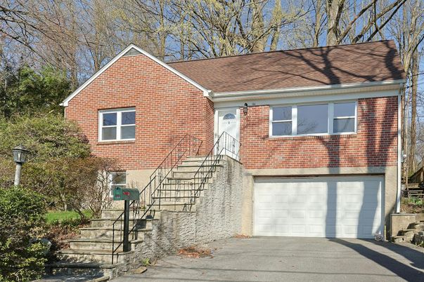 Attached, Exterior, Facade, Brick Facade, Split Level