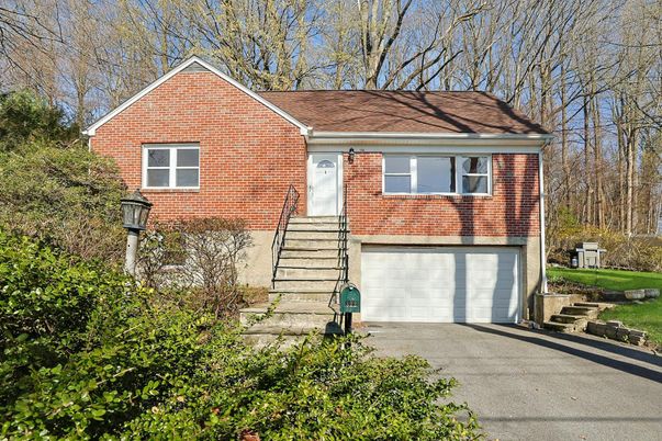 Attached, Exterior, Facade, Brick Facade, Raised Ranch