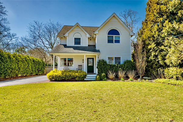 Attached, Exterior, Facade, Farmhouse