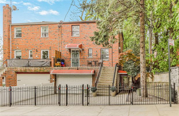 Attached, Exterior, Facade, Brick Facade, Rowhouse