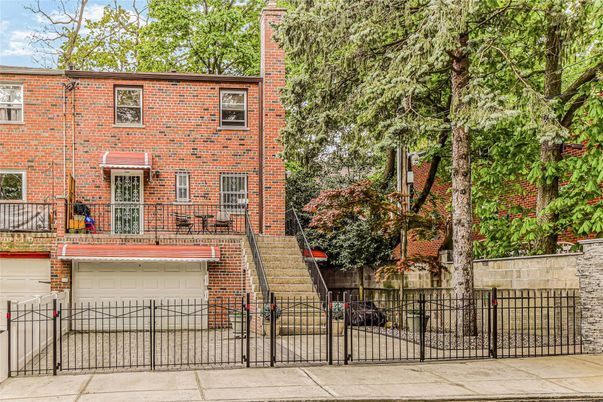 Attached, Exterior, Facade, Brick Facade, Rowhouse