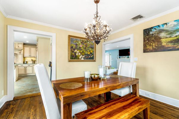 Chandelier, Dining room, Interior, Recessed Lighting, Wood Texture Flooring