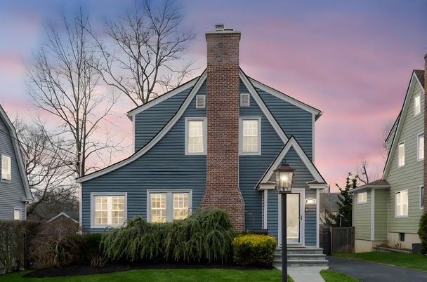Exterior, Facade, Brick Facade, Queen Anne Victorian