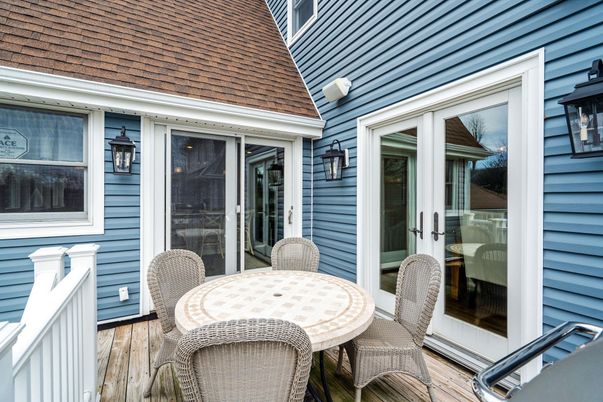 Dining room, Exterior