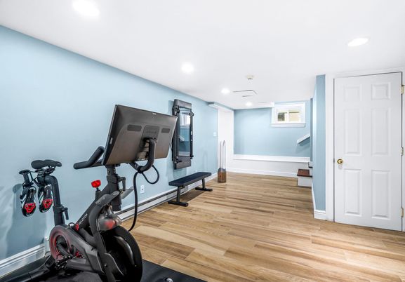 Fitness Equipment, Interior, Recessed Lighting, Wood Texture Flooring
