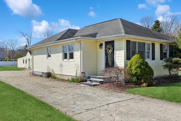 Exterior, Facade, Cape Cod