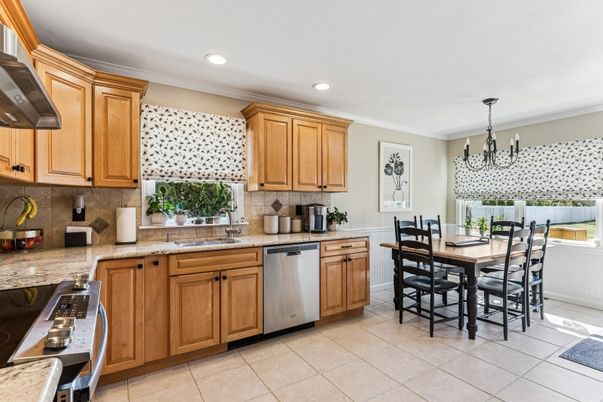 Chandelier, Dining room, Interior, Kitchen, Recessed Lighting, Stainless Steel Appliances