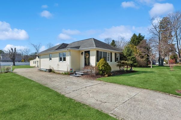 Backyard, Exterior, Facade, Cape Cod