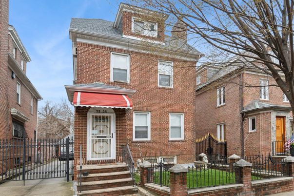 Exterior, Facade, Brick Facade, American Foursquare