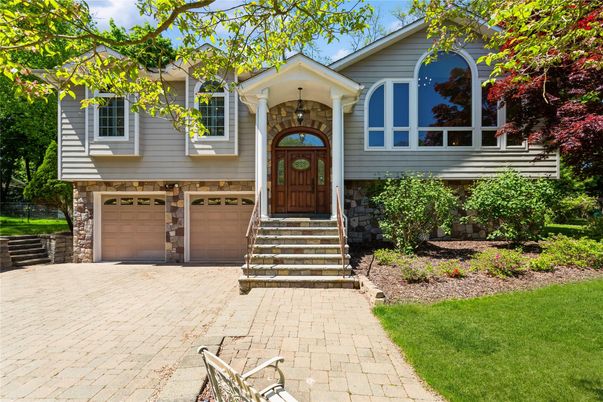 Attached, Exterior, Facade, Raised Ranch