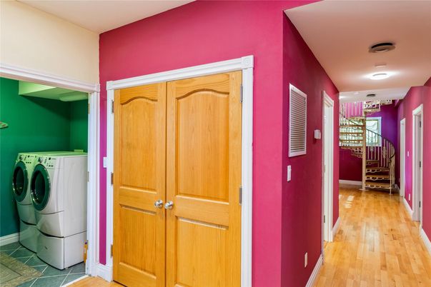 Interior, Utility Closets, Washer, Wood Texture Flooring