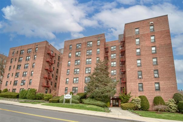 Exterior, Facade, Condo Building