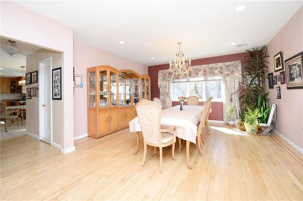 Chandelier, Dining room, Interior, Recessed Lighting, Wood Texture Flooring
