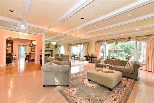 Chandelier, Dining room, Interior, Living room, Recessed Lighting, Wood Texture Flooring