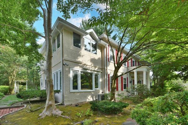 Exterior, Facade, American Foursquare